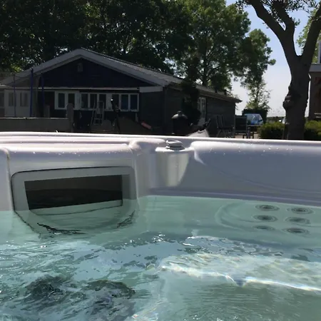 Chalet Met Grote Tuin En Prive Jacuzzi Wijdenes