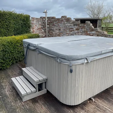 Chalet Met Grote Tuin En Prive Jacuzzi Alpehytte Wijdenes