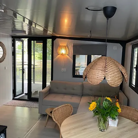 Met Prive Jacuzzi Tussen Hoorn En Enkhuizen Alpehytte Wijdenes